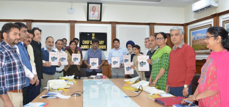 Chief Secretary releasing Economic Survey-31