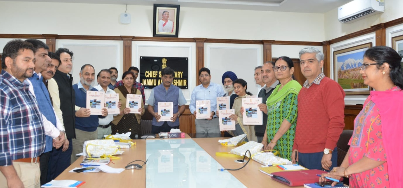 Chief Secretary releasing Economic Survey-31