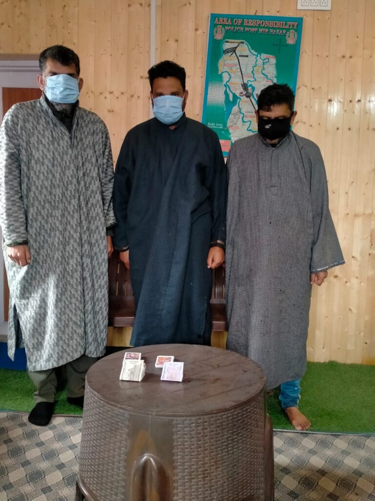 KULGAM POLICE ARRESTED THREE GAMBLERS