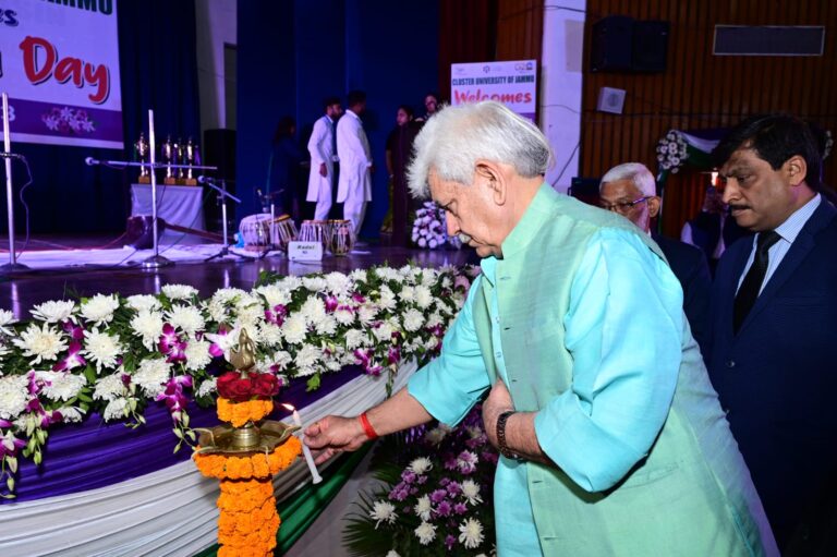 Lt Governor Manoj Sinha attended the foundation day celebration of Cluster University, Jammu. (8)