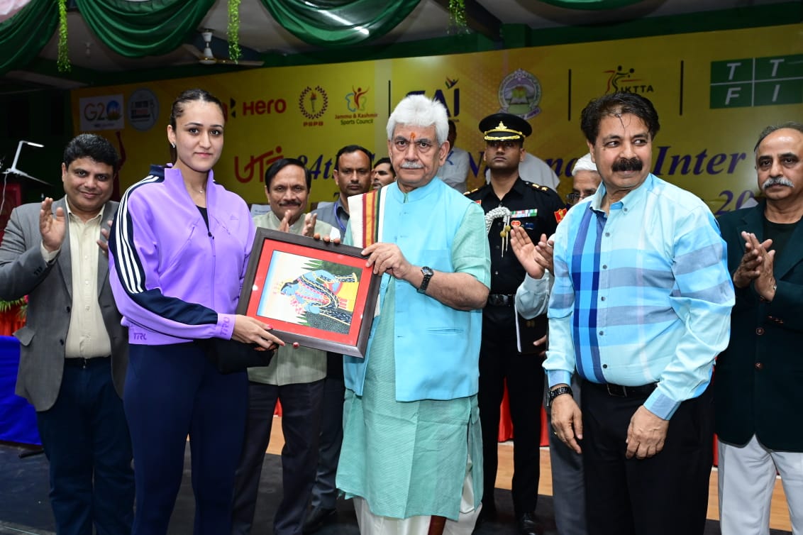 Lt Governor Shri Manoj Sinha felicitated & interacted with the players participating in 84th National & Inter State Table Tennis Championship at Jammu University. (8)