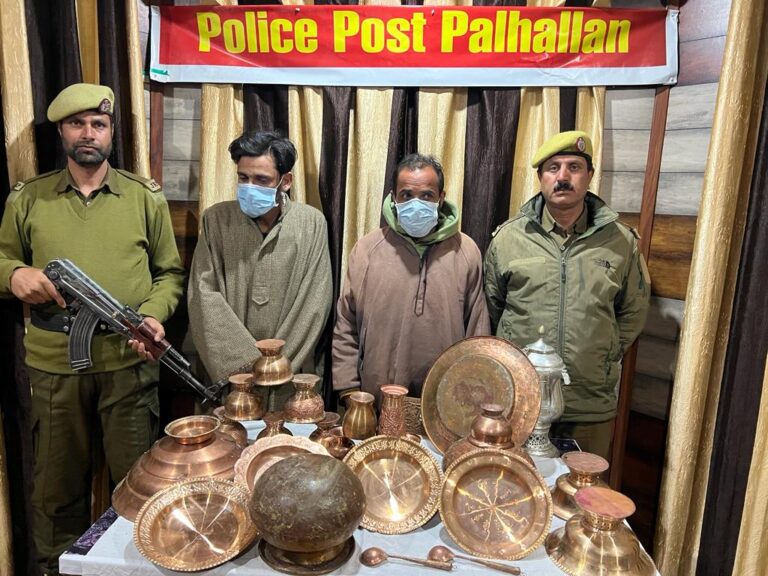 Police solves burglary case, 2 arrested, 26-03-2023