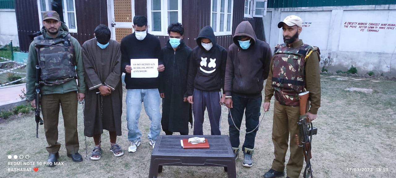 police held 05 extortionists in baramulla_ extortion money recovered