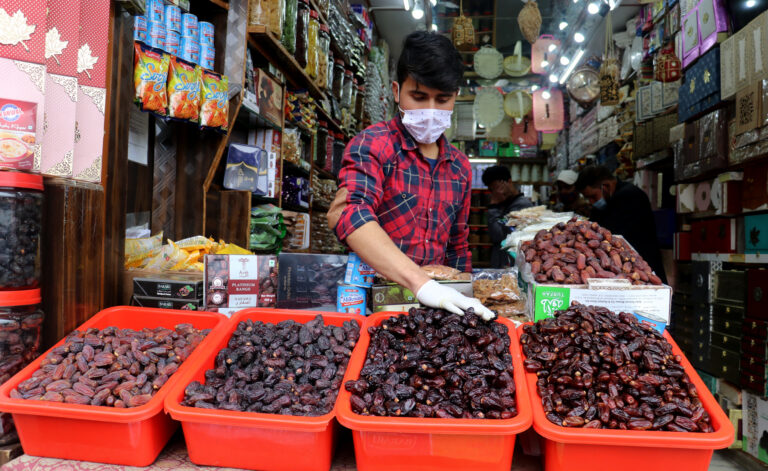 Ramadan rush in market (3)