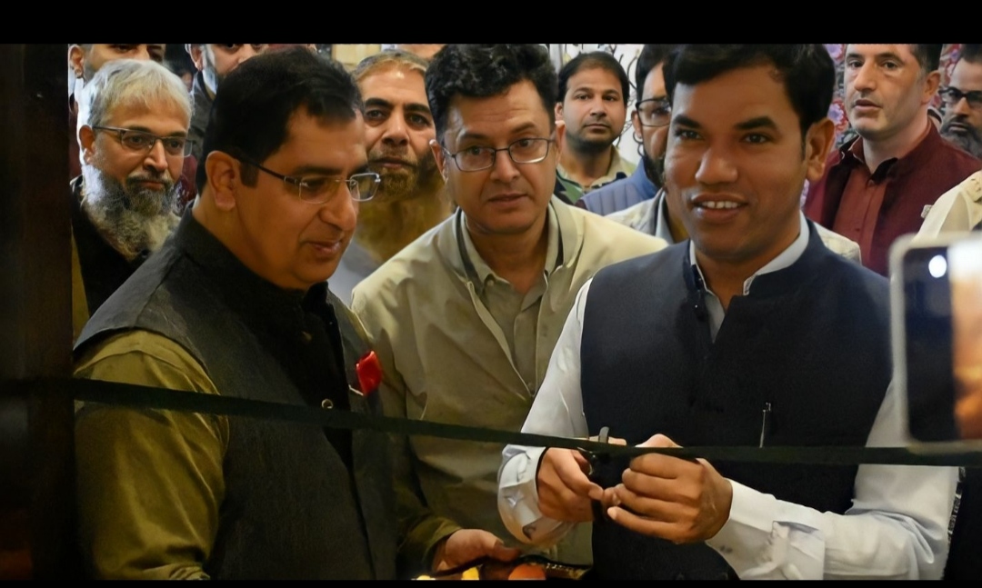 Handicrafts & Handloom Kashmir organises Exhibition of Paintings Exhibition at Arts Emporium