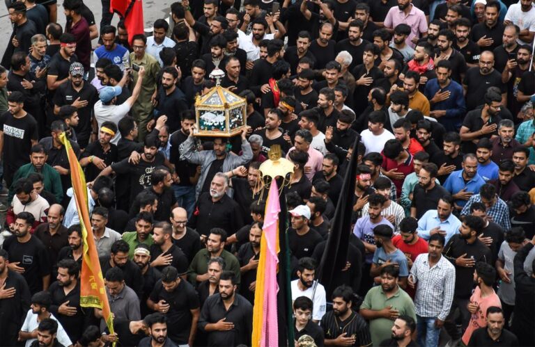 8th Muharram procession taken out on the traditional route in Kashmir valley after 34 years (2)
