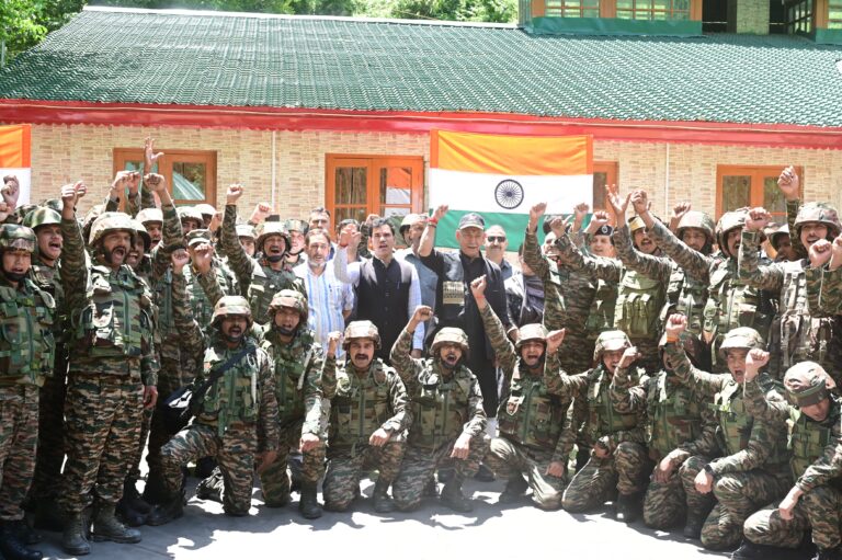 Lieutenant Governor Shri Manoj Sinha Addresses Soldiers at LoC (2)