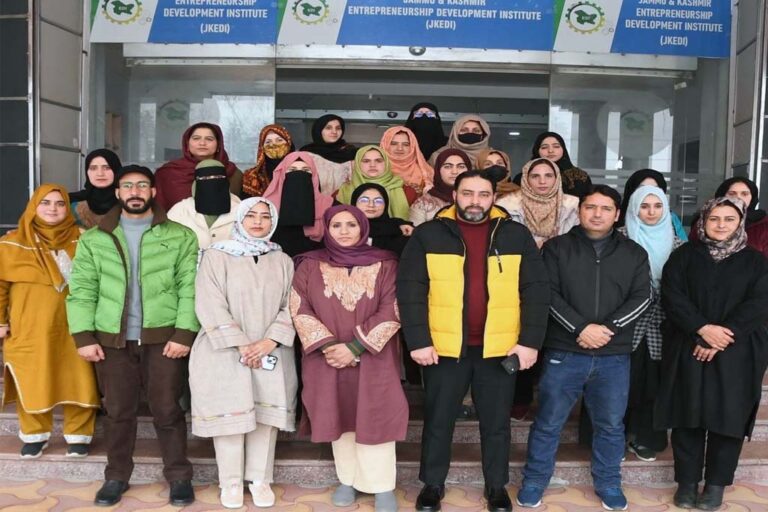 JKEDI Pulwama Concludes Fourth Batch of MDP under RAMP at Pampore Campus