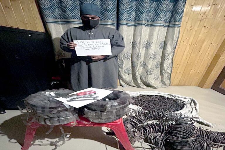 Police solves theft case in Awantipora, Stolen property recovered