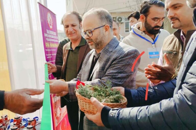 Director Agriculture Kashmir inaugurates Exhibition cum Awareness Programme for GI-Tagged Saffron