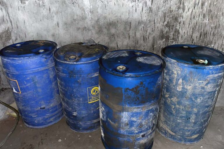 J&K Police seizes 700 litres of Illegal kerosene oil and diesel in Shopian
