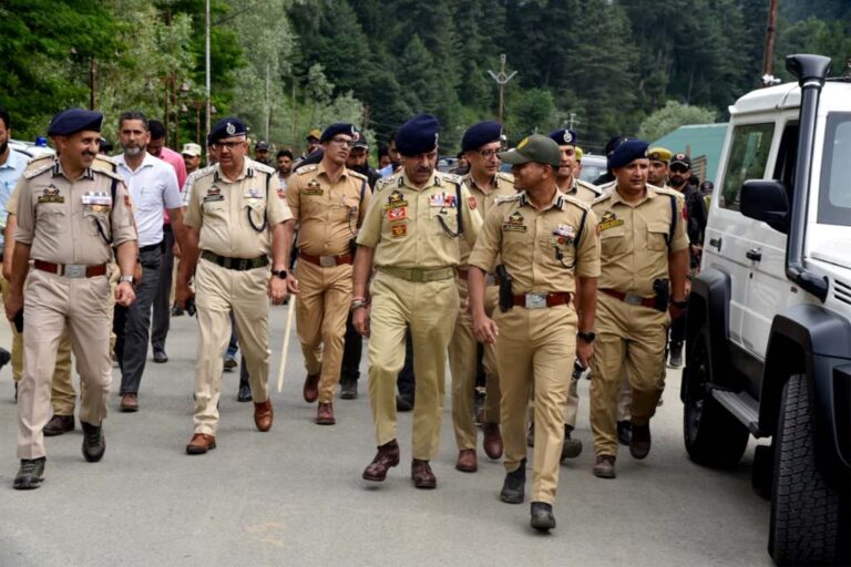 DGP J&K Visits Nunwan frisking point, Reviews security and facilitation arrangements for Shri Amarnath Ji Yatra