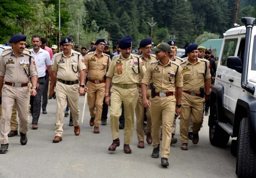 DGP J&K Visits Nunwan frisking point, Reviews security and facilitation arrangements for Shri Amarnath Ji Yatra
