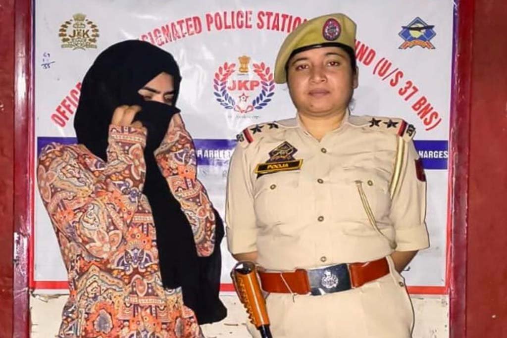 Police arrest three drug peddlers including a lady in Kulgam, Contraband substance recovered