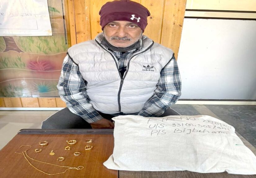 Police Solves Theft Case In Anantnag; Stolen Gold Jewellery Worth ₹2 Lakh Recovered, Accused Arrested